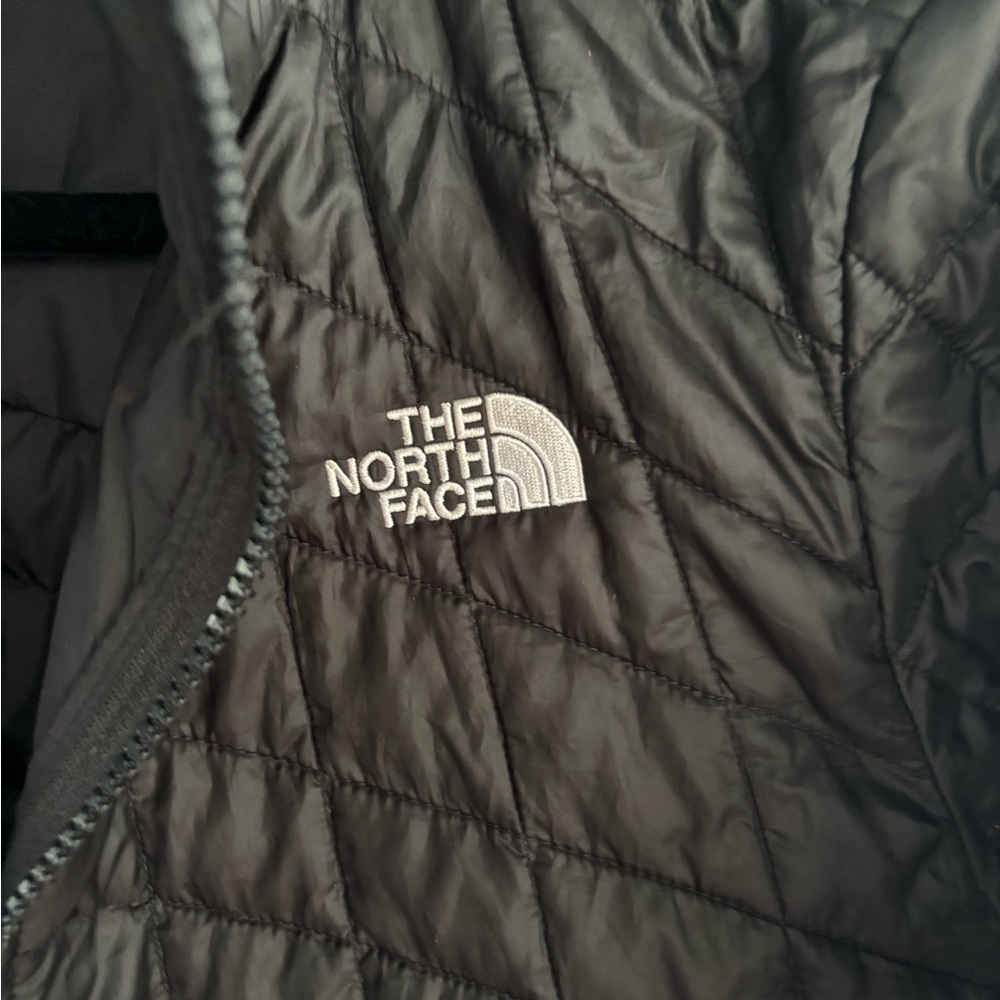 North face jacket - Picture 3 of 8